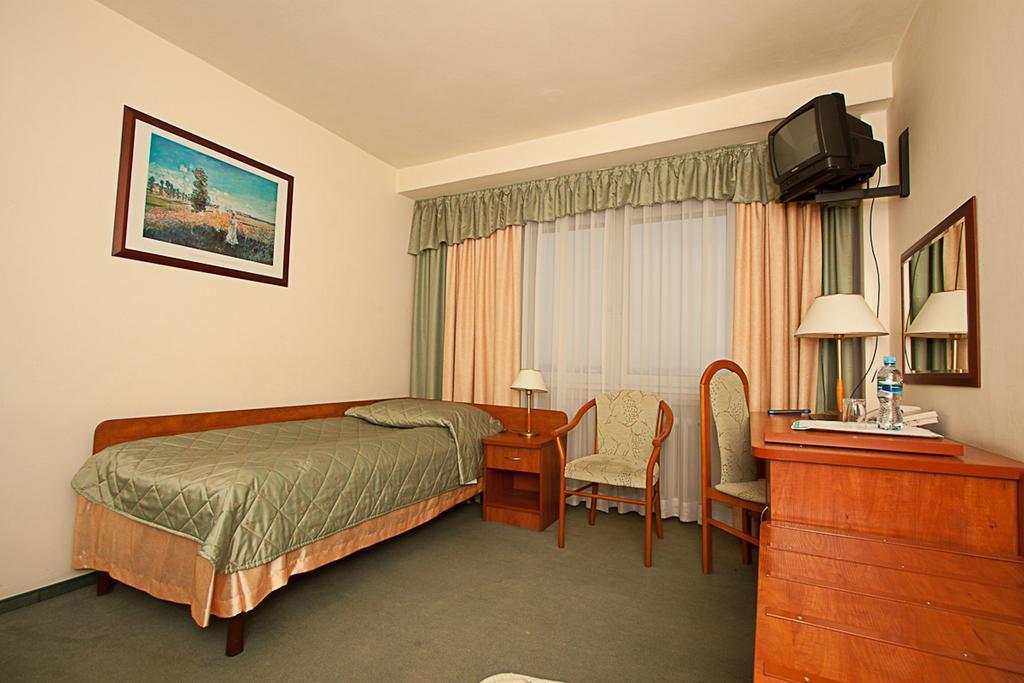 Hotel Accademia Ostrowiec Świętokrzyski Habitación foto